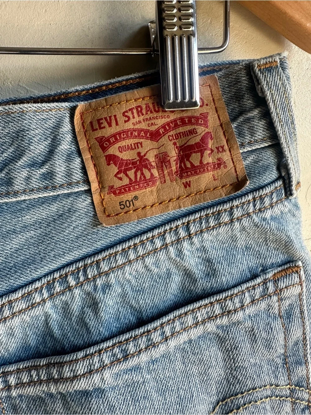 Levi's 501 Cutoff Denim Shorts Light Wash Frayed Raw Hem Festival‎ Grunge W30